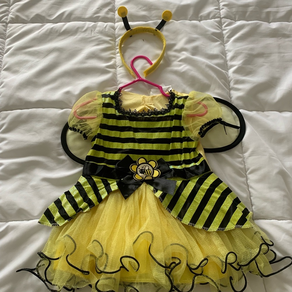 Sweet bumblebee costume😍